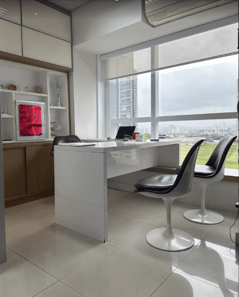 Sala de atendimento com vista panorâmica